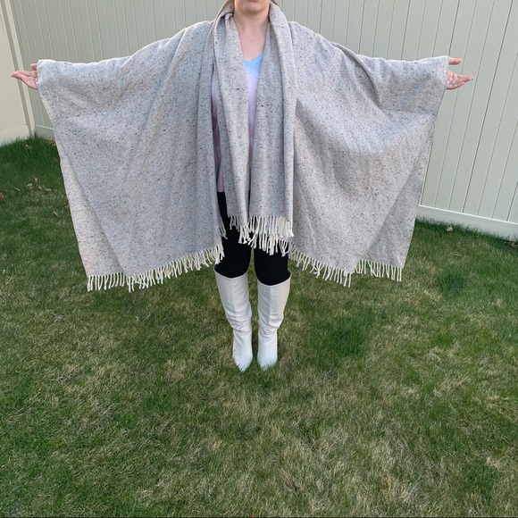 Clifford & Wills Poncho/Cape with Tie Scarf & Fringe - Picture 10 of 12